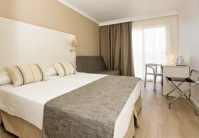 غرفة بسرير مزدوج بإطلالة على البحر، Minura Sur Menorca 3/10