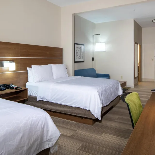 جناح بسرير كوين، Holiday Inn Express Hotel Suites Dallas South Desoto 2/6