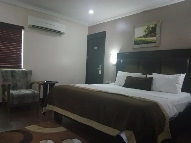 Executive, Queen Bed, Pool View, Neocourts Hotel 1/2