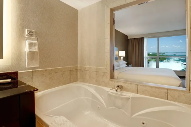 Room, King Bed, Partial Falls View, Sofa, Jetted Tub, Embassy Suites By Hilton Niagara Falls Fallsview 9/10