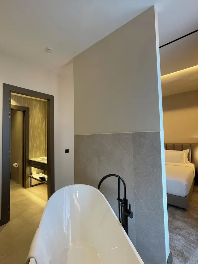 جناح ديلوكس بسرير كينج بشرفة مع أريكة، Grand Duka Hotel & Spa 5/9