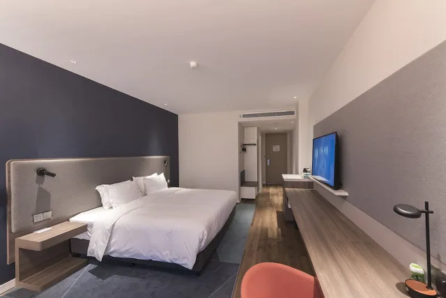 غرفة قياسية بسرير كينج بإطلالة على الجبل، Holiday Inn Express Dengfeng Songshan, an IHG Hotel 2/2