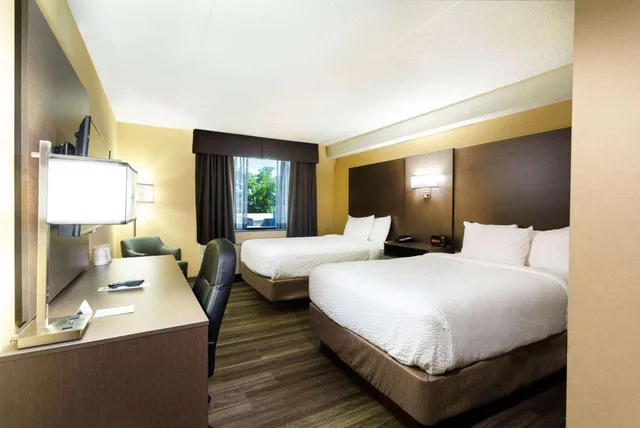 غرفة بسرير كينج وسريرين كوين، Days Inn by Wyndham Fallsview 3/7