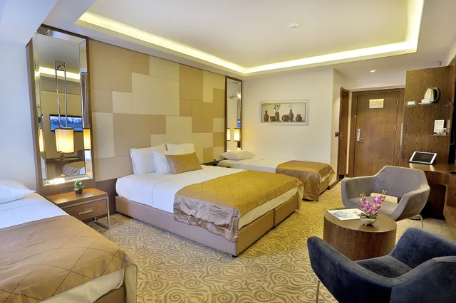 غرفة رباعية بسرير مزدوج وسريرين منفصلين، Grand Sagcanlar Hotel 6/9