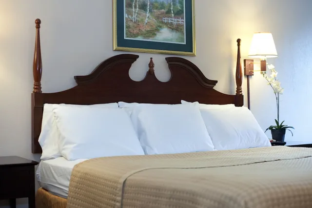 غرفة قياسية بسرير كينج، Timberlake Motel 1/2