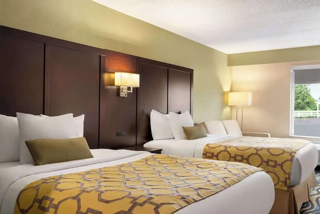 Standard, 2 Queen Beds, Baymont By Wyndham Georgetown 3/7