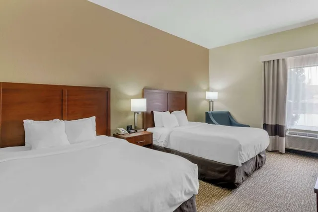 غرفة قياسية بسريرين كوين، Comfort Inn & Suites La Grange - Louisville Area 1/6