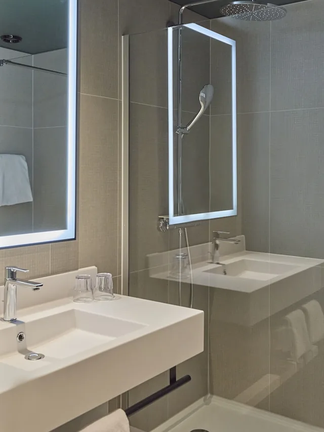 غرفة سوبيريور بسرير كوين مع أريكة، Novotel Bern Expo 9/10