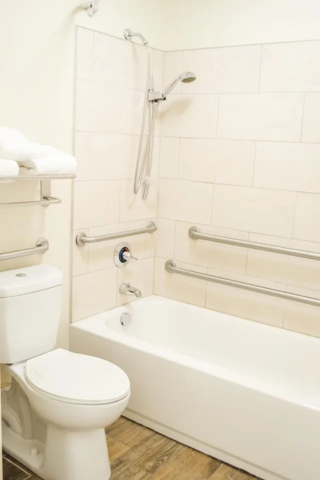 غرفة بسريرين مزدوجين لذوي الإعاقة، Surestay Hotel By Best Western Bowling Green North 4/6