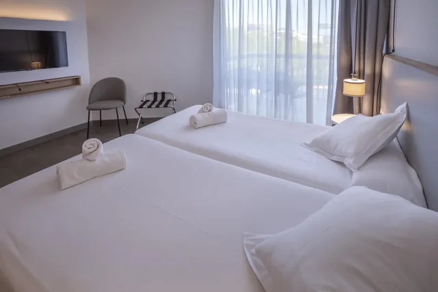 Room, Twin Beds, Lateral Side Sea View, GHT S Agaro Mar 2/10