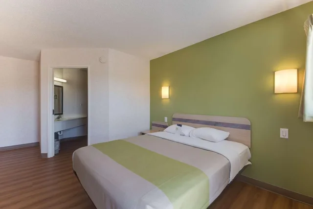 1 Queen Bed - Accessible, Non-Smoking, Motel6 Statesville, NC 5/8