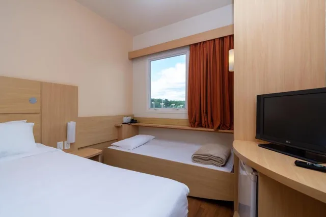 Standard, Double Bed, with Child Extra Bed، Ibis Campo Grande 2/3