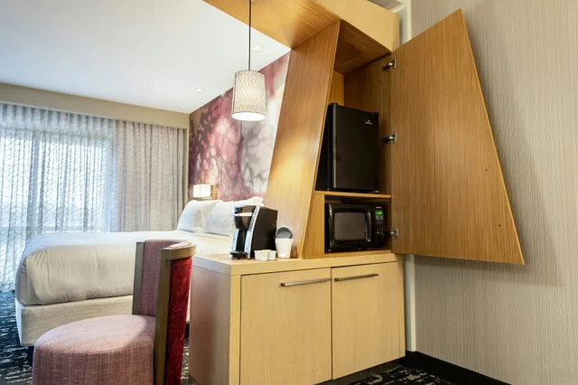 جناح، Courtyard by Marriott Winston-Salem Downtown 2/2