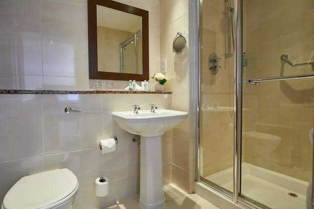 Super, Deluxe, Suite, Macdonald Drumossie Hotel 3/4