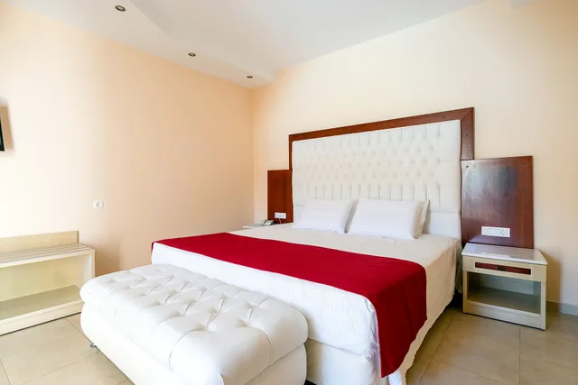 Grand, Master, Suite, Castello Di Cavalieri Suites 2/5