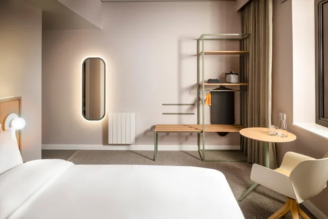 غرفة قياسية بسرير كينج لذوي الإعاقة، voco Zeal Exeter Science Park By IHG 4/6