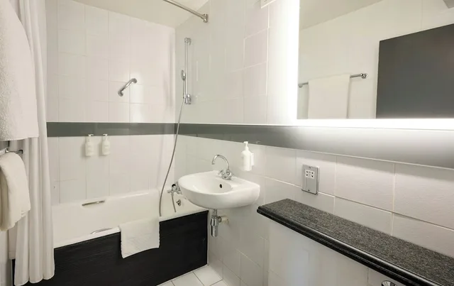 غرفة عائلية بسرير مزدوج وسرير فردي، Thistle Express London Luton 10/10