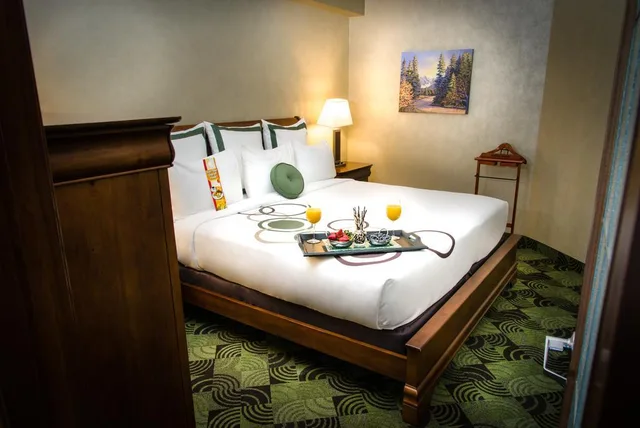 غرفة تقليدية بسرير كينج، Deerfoot Inn Casino 1/2