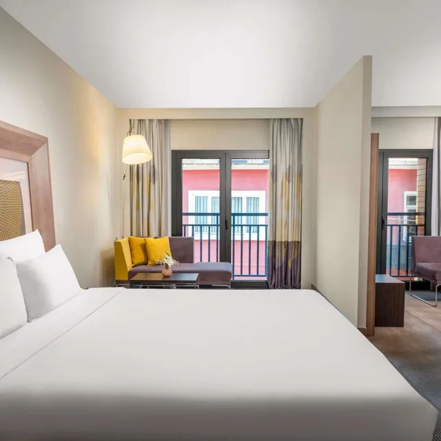 جناح جونيور مع أريكة، Novotel Istanbul Bosphorus Hotel 1/4