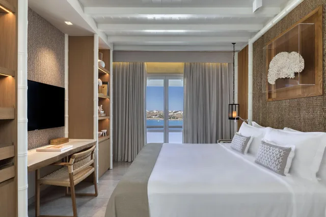غرفة ديلوكس بسرير مزدوج بإطلالة على البحر بشرفة، Santa Marina, a Luxury Collection Resort, Mykonos 1/2