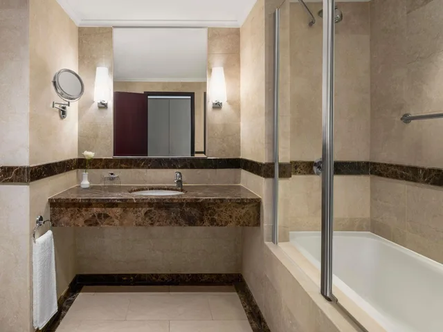 جناح تنفيذي بسرير كينج بغرفتي نوم، أنوار المدينة موفنبيك(Anwar Al Madinah Movenpick) 8/8