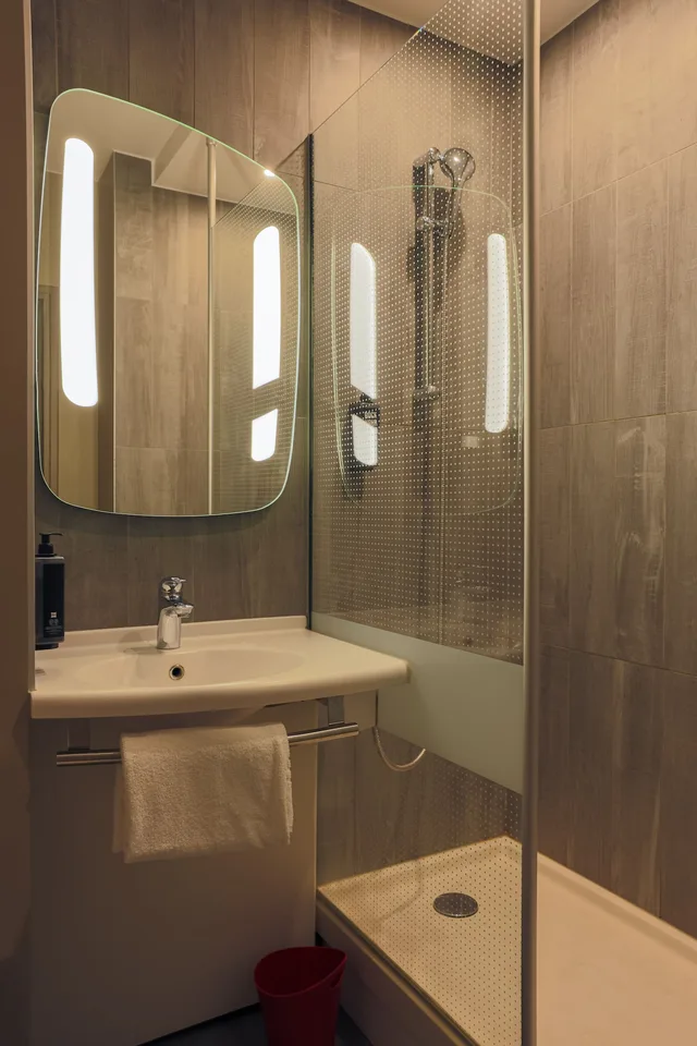 غرفة بسريرين منفصلين، Ibis Lyon Nord 10/10