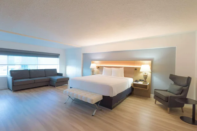 Suite, King Bed, Radisson Hotel Trinidad 2/4