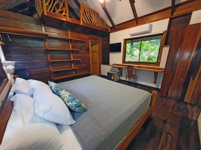 بنغل حصري بسرير كينج بإطلالة على الحديقة، Cariblue Beach Jungle Resort 1/10