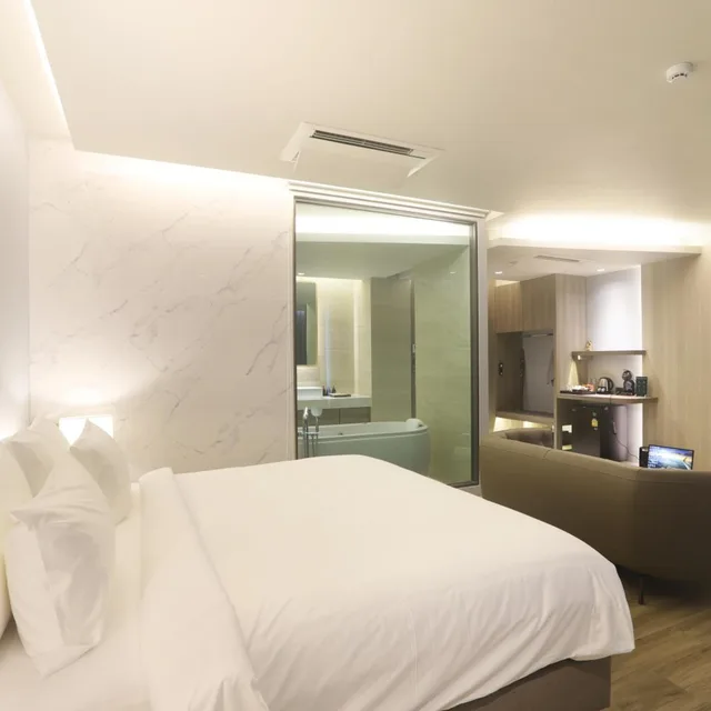 جناح بسرير كينج بإطلالة على المسبح، The Signature Hotel Airport 4/10