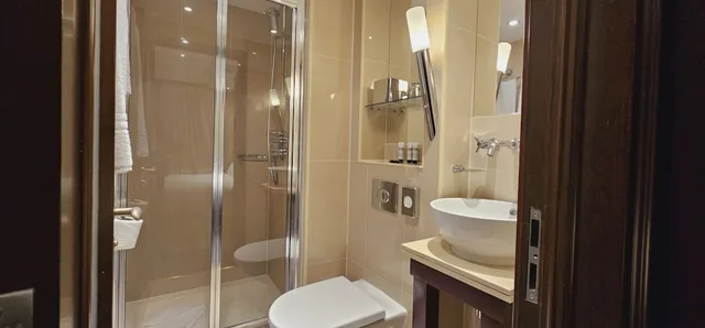 Standard, Triple, 1 Double and 1 Single Bed, Hyde Park International Hotel 5/7