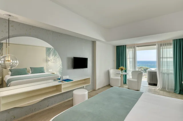 Junior Suite, Sea View, Ivi Mare - Designed for Adults by Louis Hotels 2/4