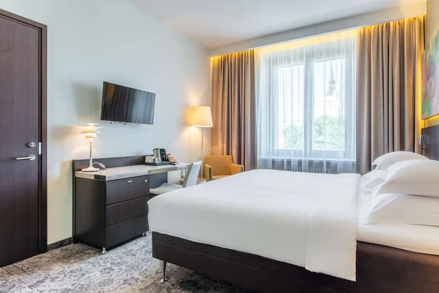 1 Bedroom, Standard, Queen Bed, Freedom Square View، Palace Hotel Tallinn, a member of Radisson Individuals 2/10