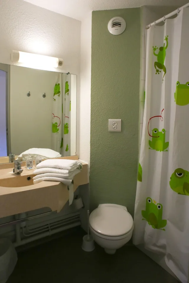 غرفة ثلاثية بسرير مزدوج وسرير بطابقين، Ibis Budget Boulogne Sur Mer Centre Les Ports 9/10