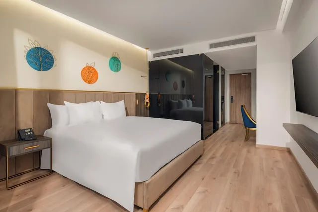غرفة سوبيريور بسرير كينج بإطلالة على البحر، Wyndham Royal Beachfront Resort & Spa Hoi An Danang 7/10
