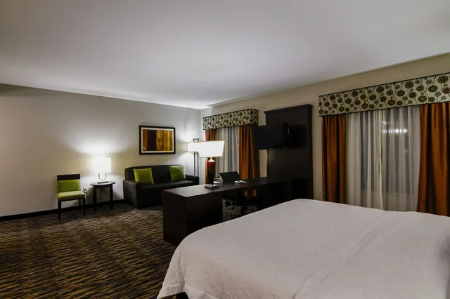 جناح استوديو بسرير كينج مع أريكة بمطبخ صغير، Hampton Inn Foley 7/10