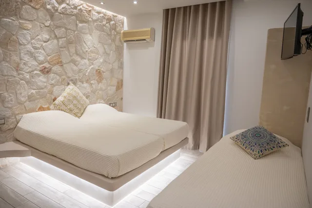 Junior Suite, Studio, 3 Beds, Balcony، Katerina Roza Studios 9/10
