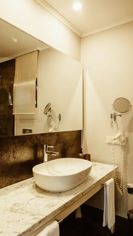 غرفة كلاسيكية بسرير مزدوج بإطلالة على الحديقة، Villa Lukka 8/8