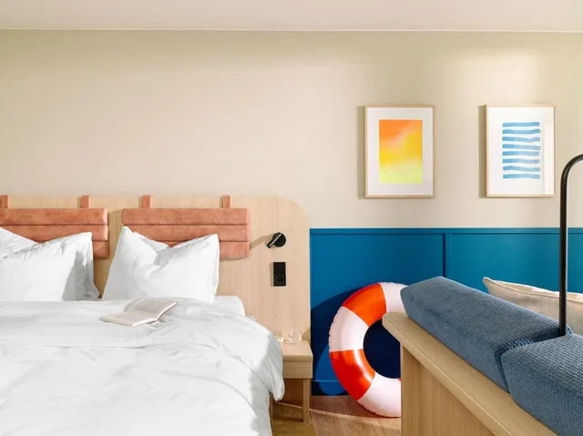 غرفة قياسية رباعية بسرير كينج وسرير كوين، Carlton Beach 1/5