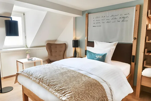 غرفة قياسية بسرير فردي وسرير كوين، Steigenberger Inselhotel Konstanz 1/2