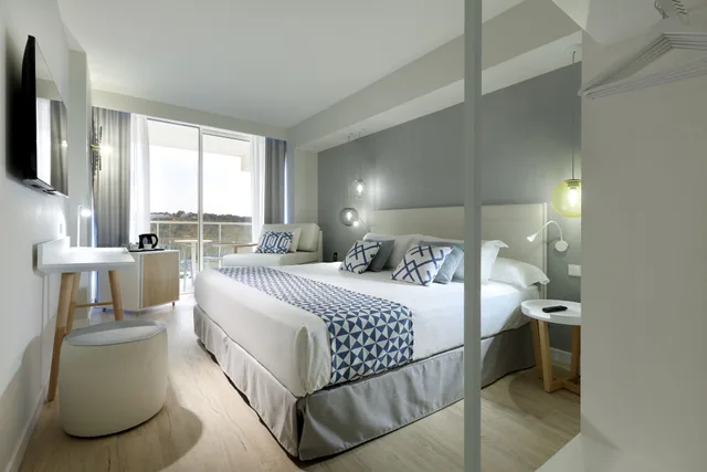 غرفة ديلوكس بسرير كينج، Palladium Hotel Menorca 1/3
