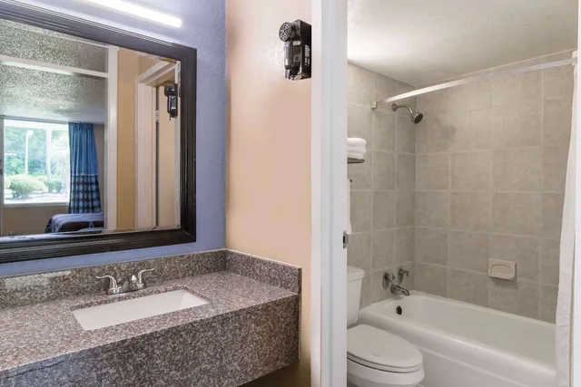 غرفة قياسية بسرير كينج، Super 8 by Wyndham Hardeeville/Savannah North 9/10