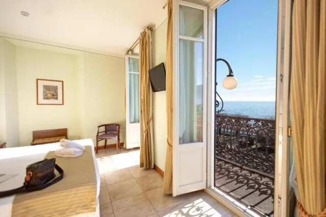 غرفة ديلوكس بسريرين منفصلين بإطلالة على البحيرة، Hotel Pallanza 7/7
