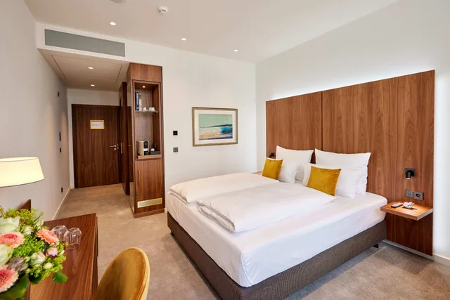غرفة كومفورت بسرير كوين، Kasino Hotel 2/4
