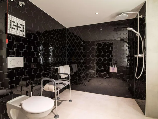 Tribe Extra, Solo, Accessible، TRIBE Dusseldorf 5/6