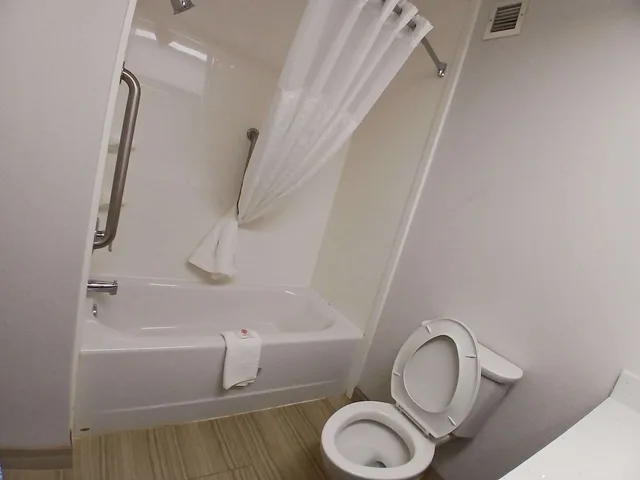 Elite, King Bed, Ground Floor, Comfort Inn Marion NC 9/10