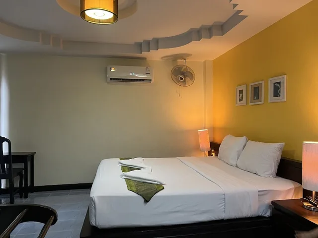 غرفة قياسية بسرير مزدوج، J Hotel 1/7