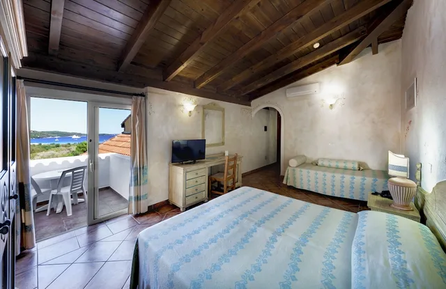 غرفة مزدوجة بإطلالة على البحر بشرفة، Colonna Beach Hotel 1/3