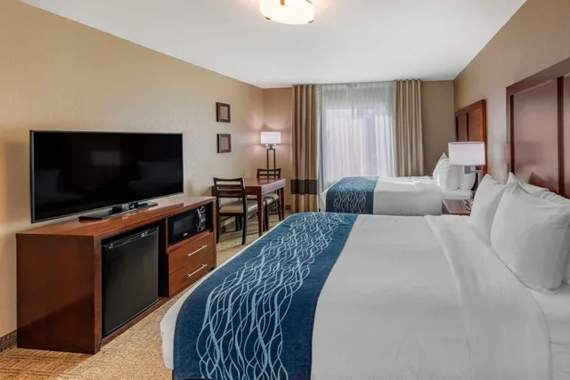 غرفة سوبيريور ركنية بسريرين كوين مع أريكة، Comfort Inn & Suites Ventura Beach 5/8