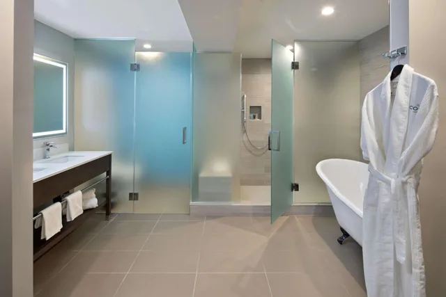 1 Bedroom, Suite, King Bed, Dining Area، The Cove Hotel, Ascend Hotel Collection 1/6