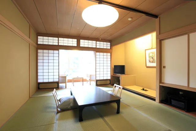 غرفة يابانية قياسية بفرشتي فوتون، Ryokan Sakaya 1/2